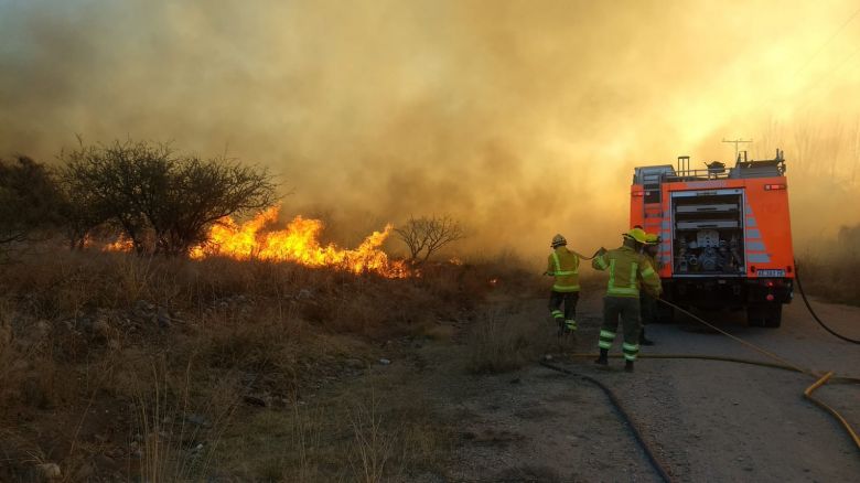 Grave incendio forestal en Ruta 1
