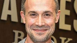 Freddie Prinze Jr: de las películas de terror a guionar lucha libre y cocinar para ser “un mejor papá”