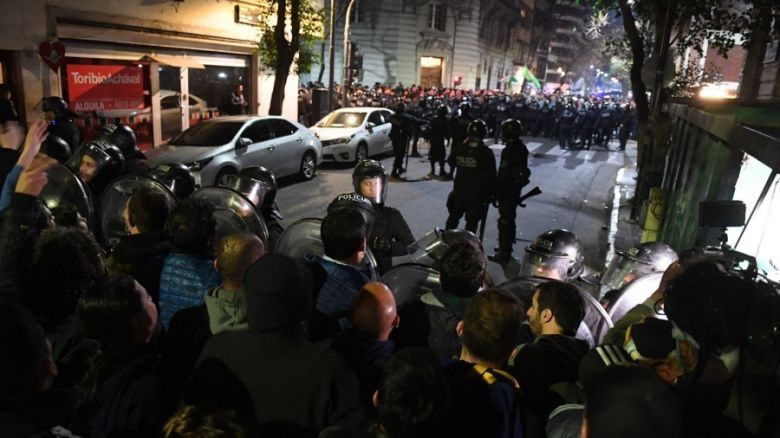 Detuvieron a un hombre que intentó asesinar a Cristina Kirchner en la puerta de su casa