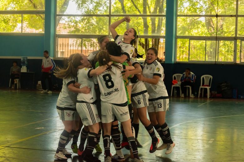 Luna Park de Bariloche campeonas del Nacional Femenino de Futsal