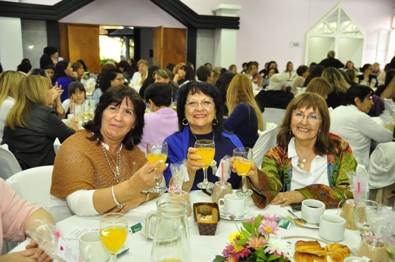 El intendente visitó el Hogar Santa Teresita para celebrar el Día de la Madre 