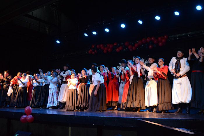 La academia “Juana Azurduy” presentó una gala en el teatro del Complejo Molino Fénix