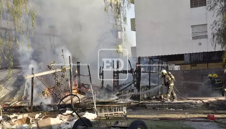 Se quemó un depósito en el predio de la Dirección Nacional de Arquitectura