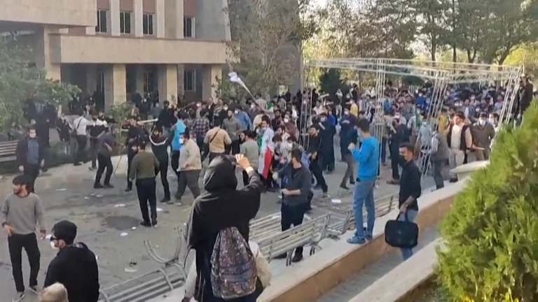 Al menos 326 manifestantes murieron por la brutal represión del régimen de Irán desde el inicio de las protestas