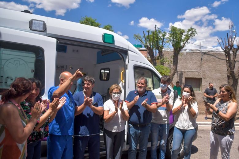 El Gobierno provincial entregó ambulancias en cuatro localidades