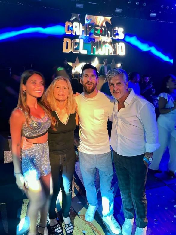El show en la fiesta de los campeones que organizó Messi: el detalle en los vasos y la canción que cantó Leo con Di María y Paredes