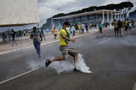 Comenzó el desalojo de los bolsonaristas en Brasilia y hay 1.200 detenidos