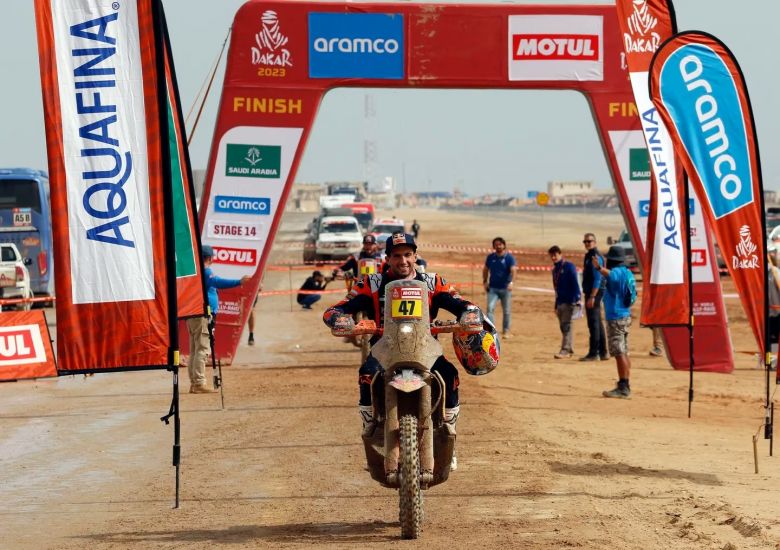 Kevin Benadives, el campeón del Dakar que “odia” el fútbol y al que su papá le suplicaba que dejara las motos