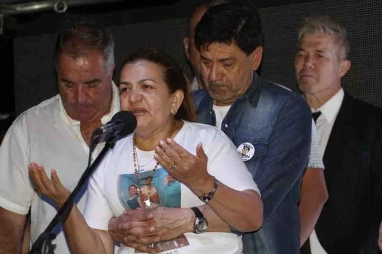 Desgarrador pedido de justicia de los padres de Fernando Báez Sosa ante una multitud