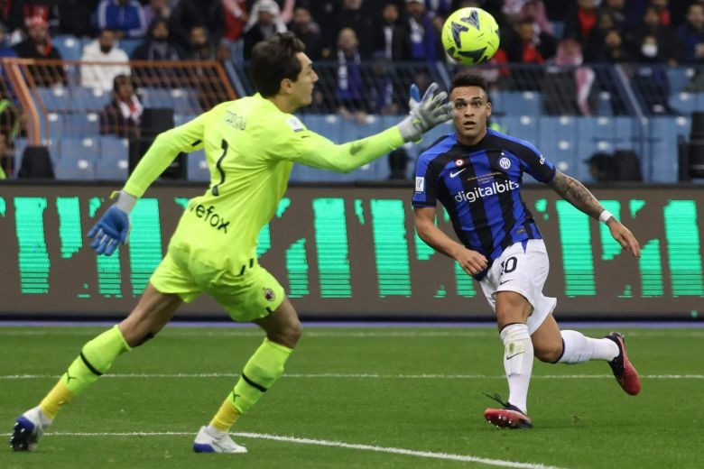 Lautaro Martínez, campeón con el Inter: metió un golazo ante el Milan y conquistó la Supercopa de Italia