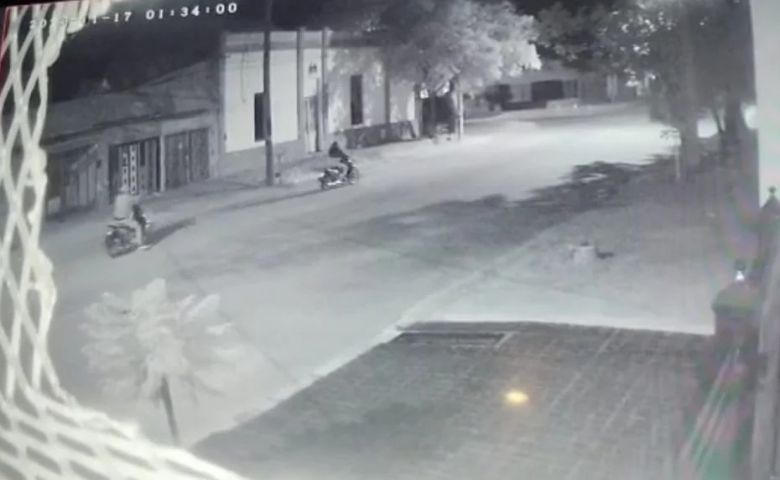 No se detiene el robo de motos; la dejó estacionada en la puerta y en segundos se la llevaron