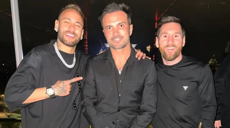 Lionel Messi fue a la fiesta de cumpleaños de Neymar y se sacó una foto junto a una leyenda del deporte