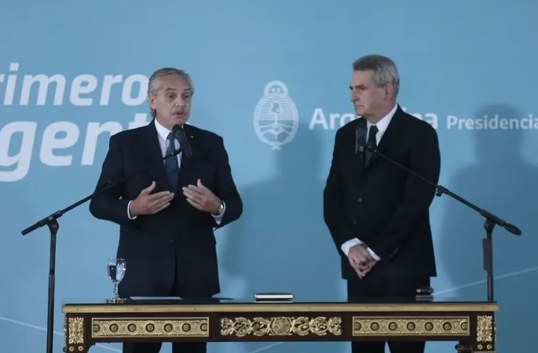 Alberto Fernández le tomó juramento a Agustín Rossi como nuevo jefe de gabinete