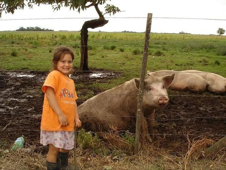 Paula Lorber, una joven gaucha que muestra en sus redes el amor por los animales y la vida en el campo