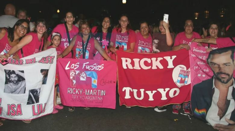 Ricky Martin en Buenos Aires: se acercó a saludar a sus fans y les agradeció el apoyo pese al calor sofocante