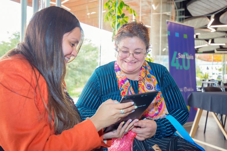 Primer día de entrega de tablets: una ventana a la inclusión digital
