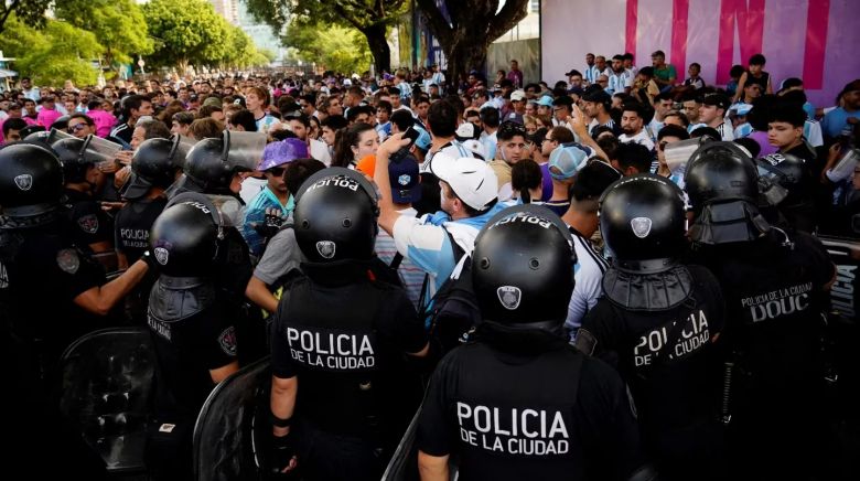 Argentina vs Panamá: detectaron hinchas con entradas truchas en los accesos al Monumental