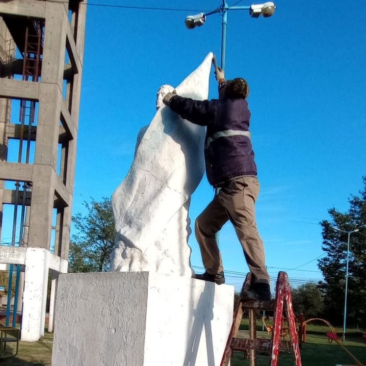 Se realizaron tareas de mantenimiento en la plaza Héroes de Malvinas