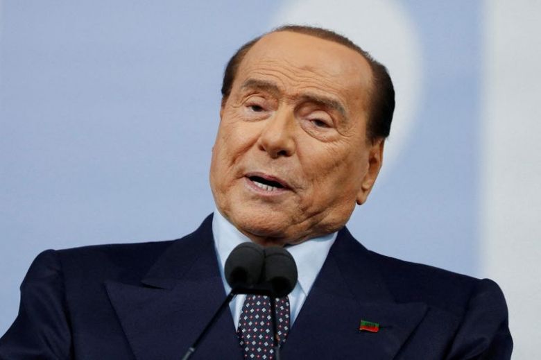 Berlusconi padece leucemia y está internado en terapia intensiva