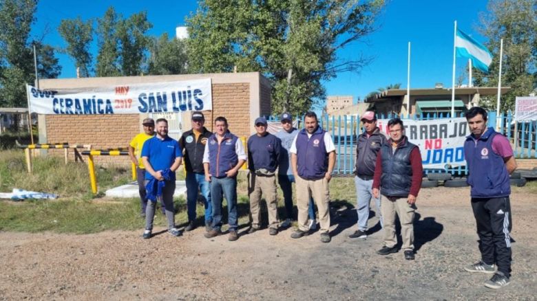 Manifestacion de los trabajadores de la ex planta de cerámica San Lorenzo.