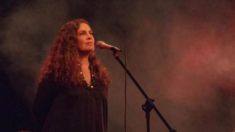 Sandra Mihanovich cumple 66 años, la primera mujer en cantar en “El templo del rock”