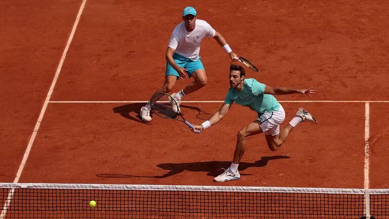 Horacio Zeballos protagonizó el batacazo de la jornada de Roland Garros: eliminó a la mejor pareja del mundo y se clasificó a semifinales del dobles