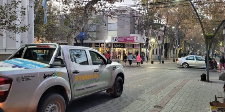 Limpieza y reciclaje: Retiran la cartelería electoral de la vía pública