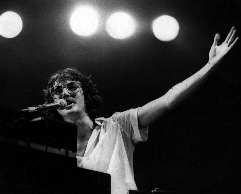 Charly García: El primer rockero argentino en tocar en un estadio de fútbol 