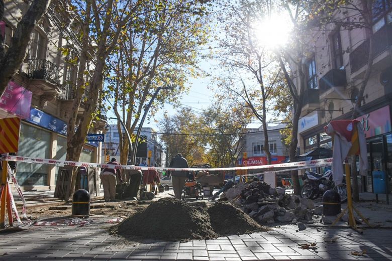 Tránsito inhabilitado por reparación de adoquinado en casco céntrico