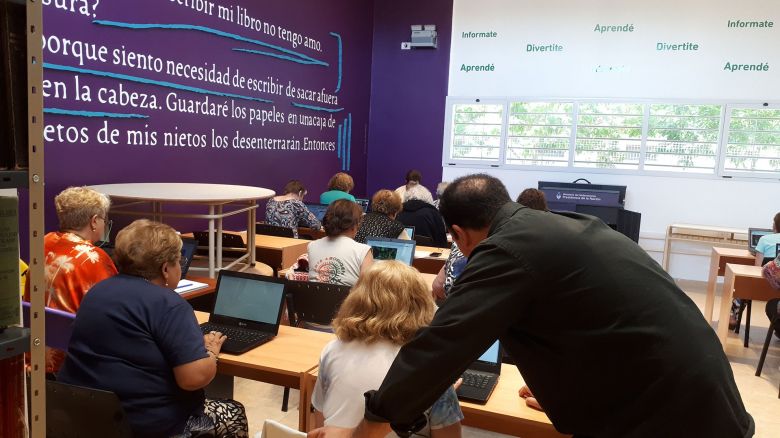 Abrió la inscripción a adultos mayores para estudiar en la UPRO 