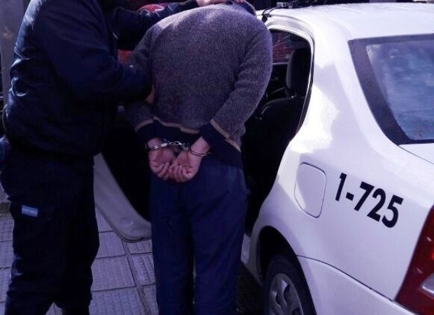 Detienen a un hombre por el asalto armado a una familia y buscan al cómplice