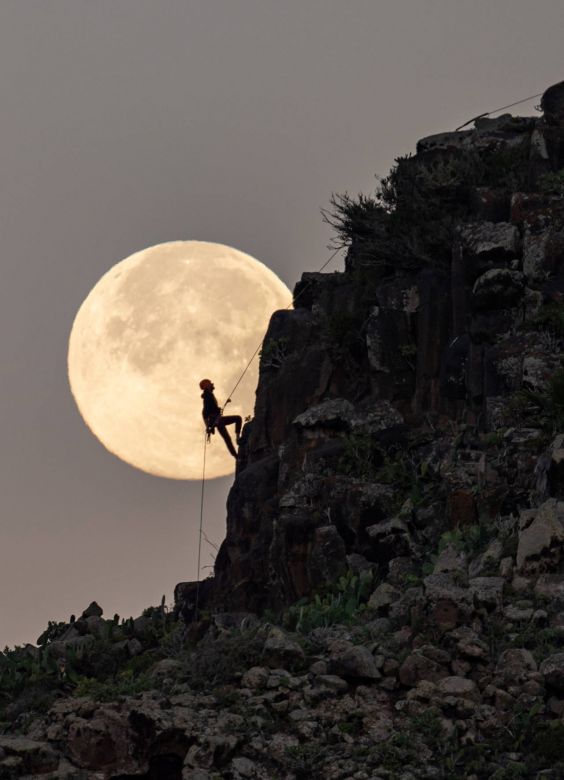 Escalando la Luna