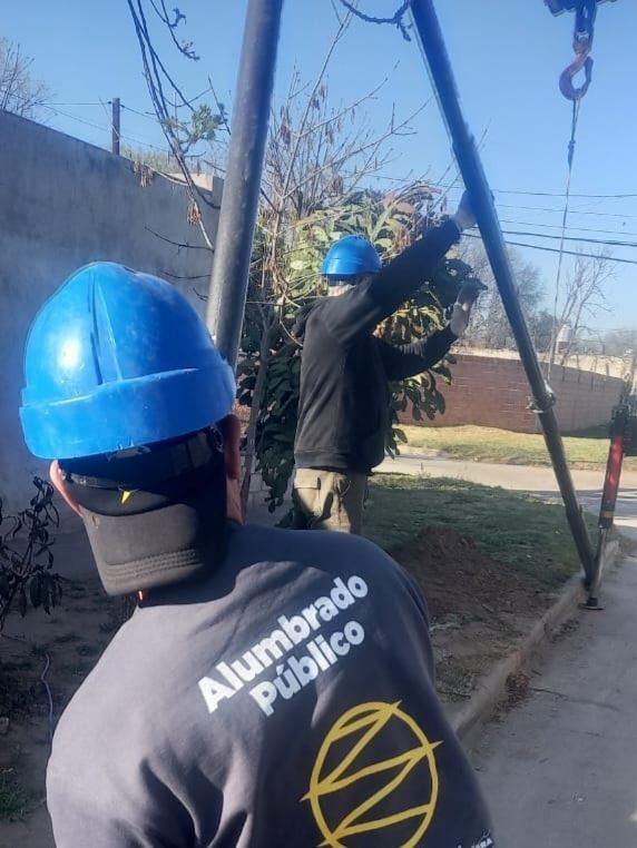 Continúan las mejoras en el alumbrado del barrio Villa Celestina