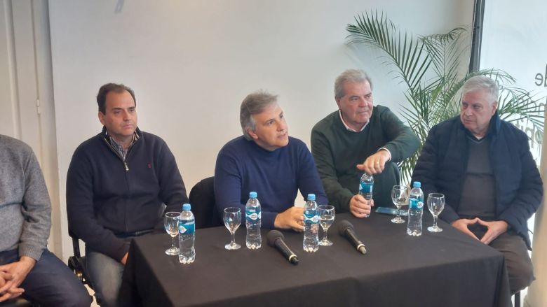 Llaryora marcó su apoyo al campo y anticipó que Llamosas terminará su gestión