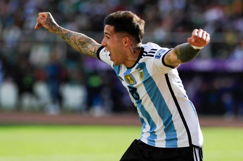  Con Messi de espectador, goleó por 3-0 a Bolivia en la altura de La Paz 