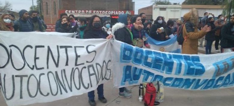 Docentes Autoconvocados se reúnen en plazas de San Luis y Villa Mercedes