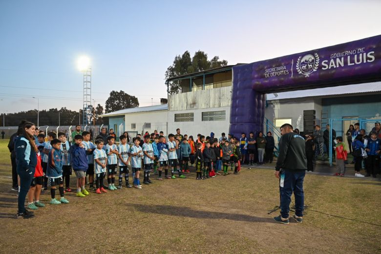 Unión San Luis inauguró un moderno sistema de iluminación