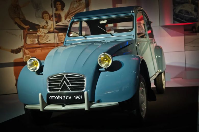 El Citroën 2 CV cumple 75 años: la historia del clásico con cifras de producción impactantes