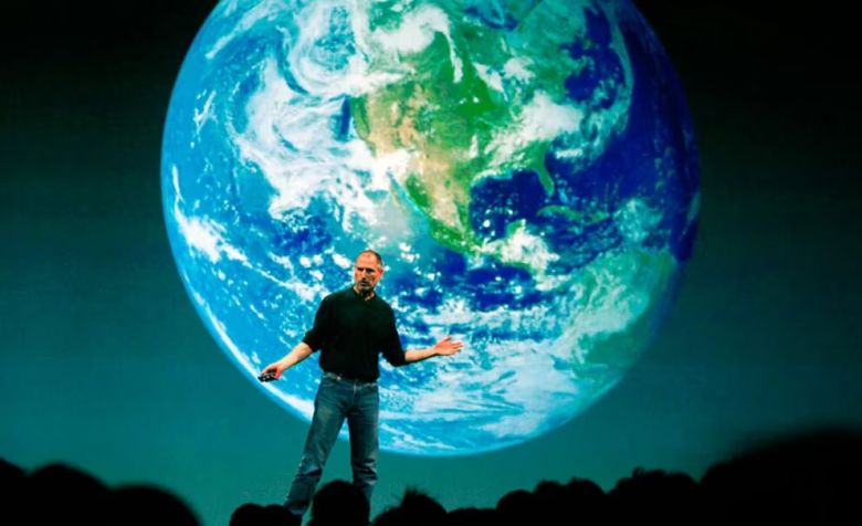 El final de Steve Jobs: un discurso de despedida que conmovió al mundo y la redención que alcanzó en su vida íntima