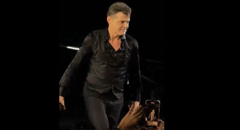 Luis Miguel se lesionó durante un show en vivo y causó preocupación en el público