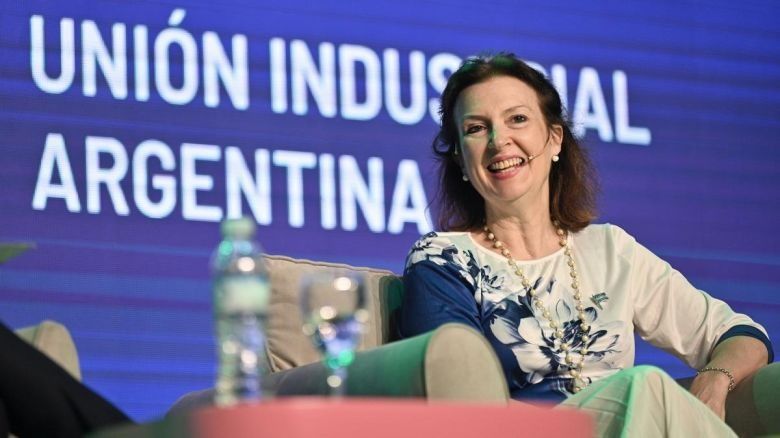 Mondino dijo que podrían gobernar por decreto y que Argentina no ingresará a los Brics 