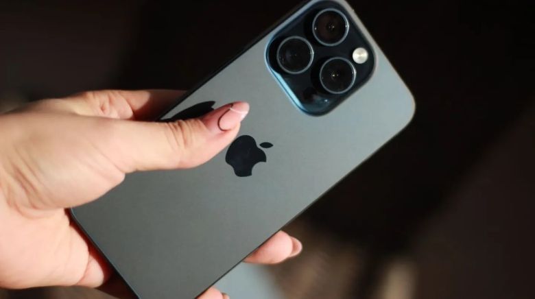 Usuarios del iPhone se quejan por una actualización “matabatería”: cuál es la única solución 