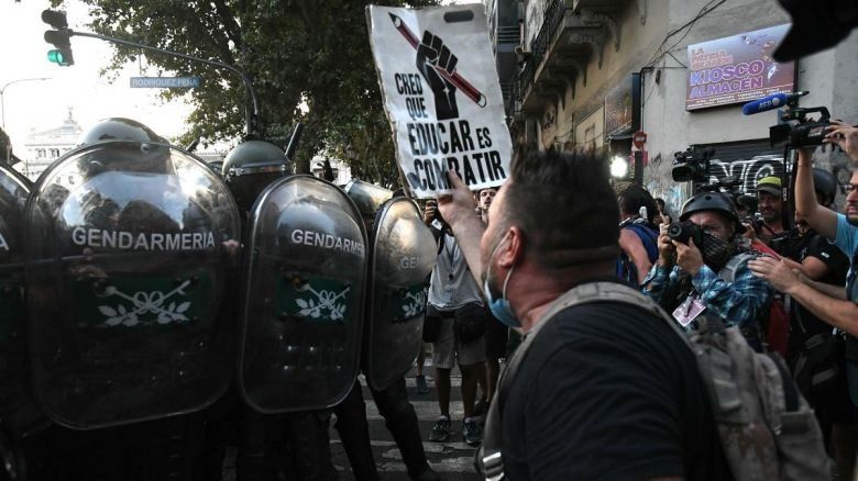 Más incidentes en el Congreso y rechazan intento opositor para suspender el debate 