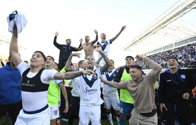 Vélez finalista de la Copa de la Liga: resistió con 10 y se impuso en los penales ante Argentinos
