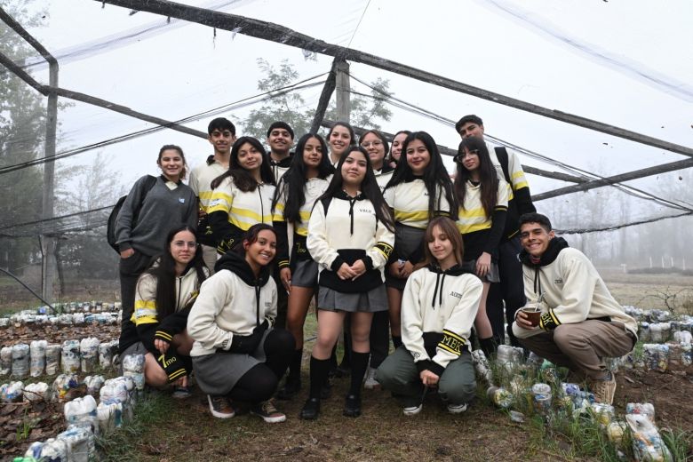 El Gobernador visitó la Escuela Técnica N°1 ‘Elena Ossola de Horas’, de Naschel