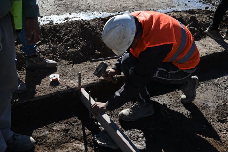 Poggi recorrió una obra de pavimentación