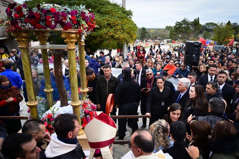 Miles de creyentes rindieron homenaje al Divino Señor de Renca