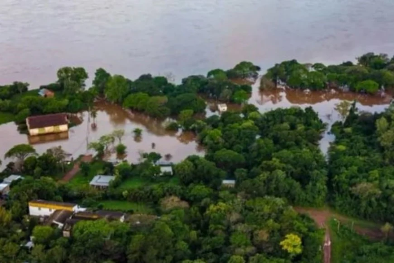 Más de 200 personas han sido afectadas por la crecida del río del Uruguay en Paso de los Libres.
