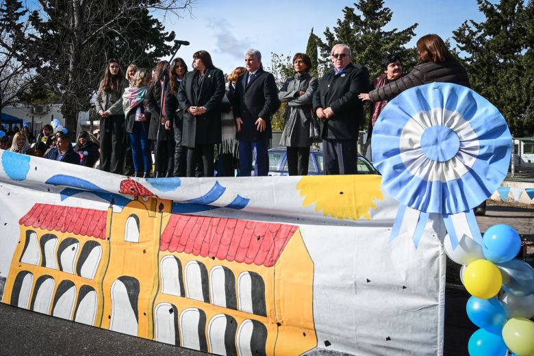 La comunidad del barrio AMEP conmemoró el 25 de Mayo con el jardín ‘Arrorró’