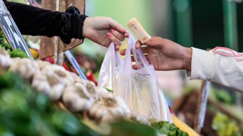 Caída en el consumo de alimentos: El relevamiento de carnes cayó el 71.2%